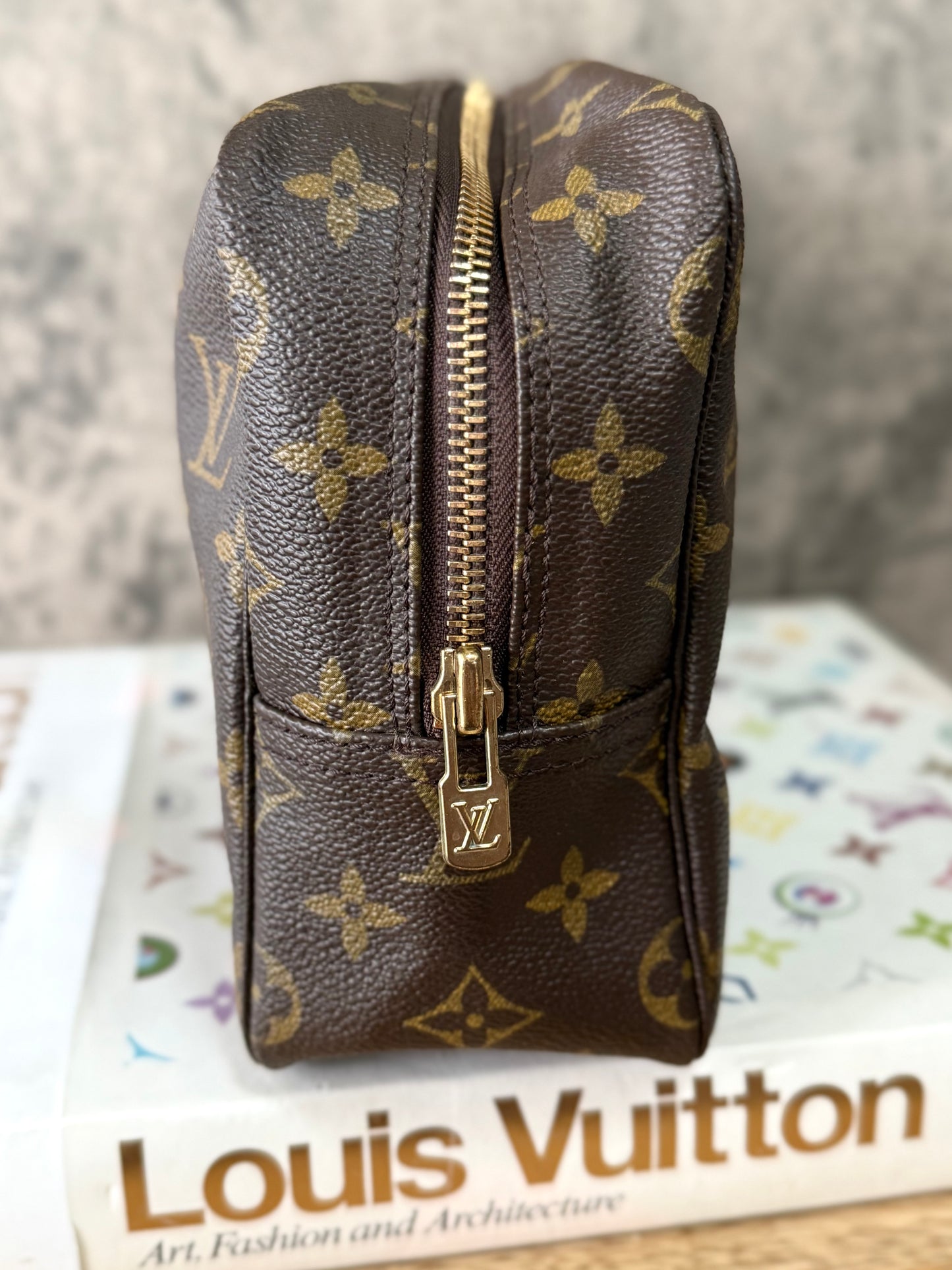 LV Trousse 28