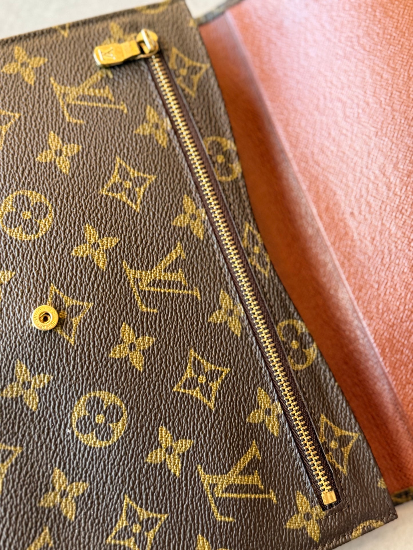 LV Rabat 23 Clutch