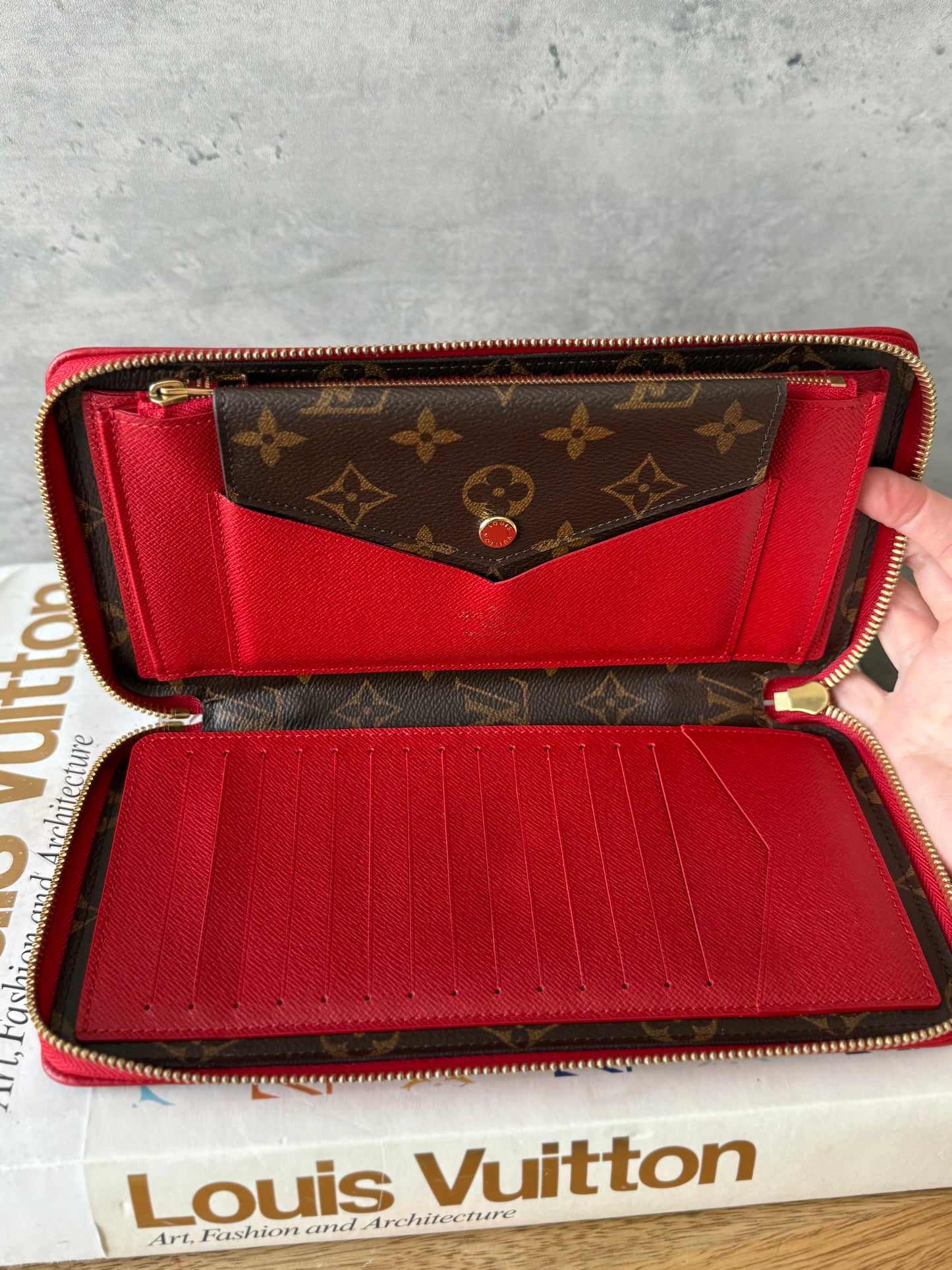 LV Cerise Daily organizer