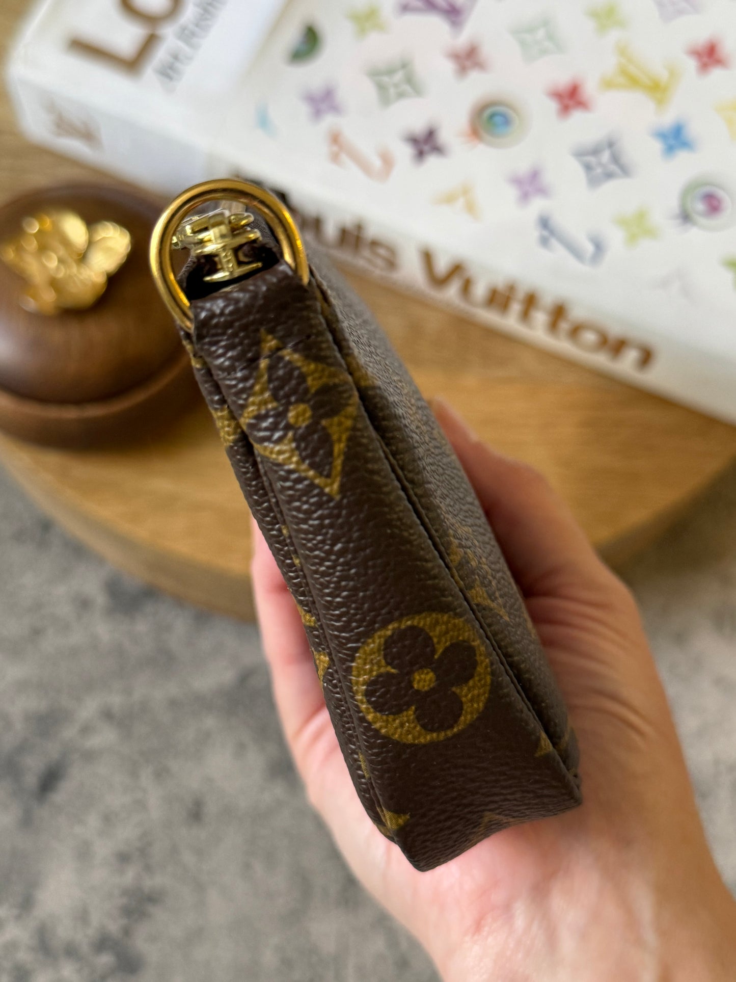 LV Bucket Pochette
