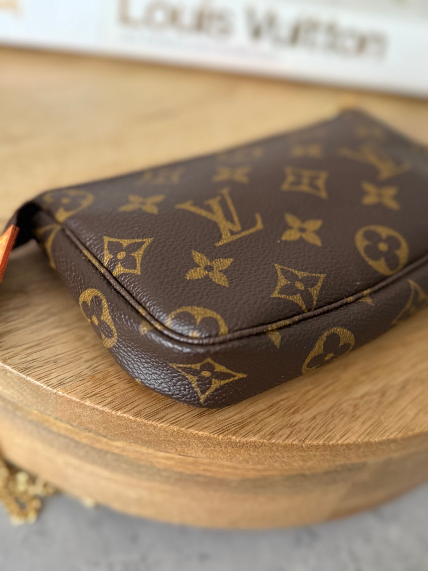 LV Bucket Pochette