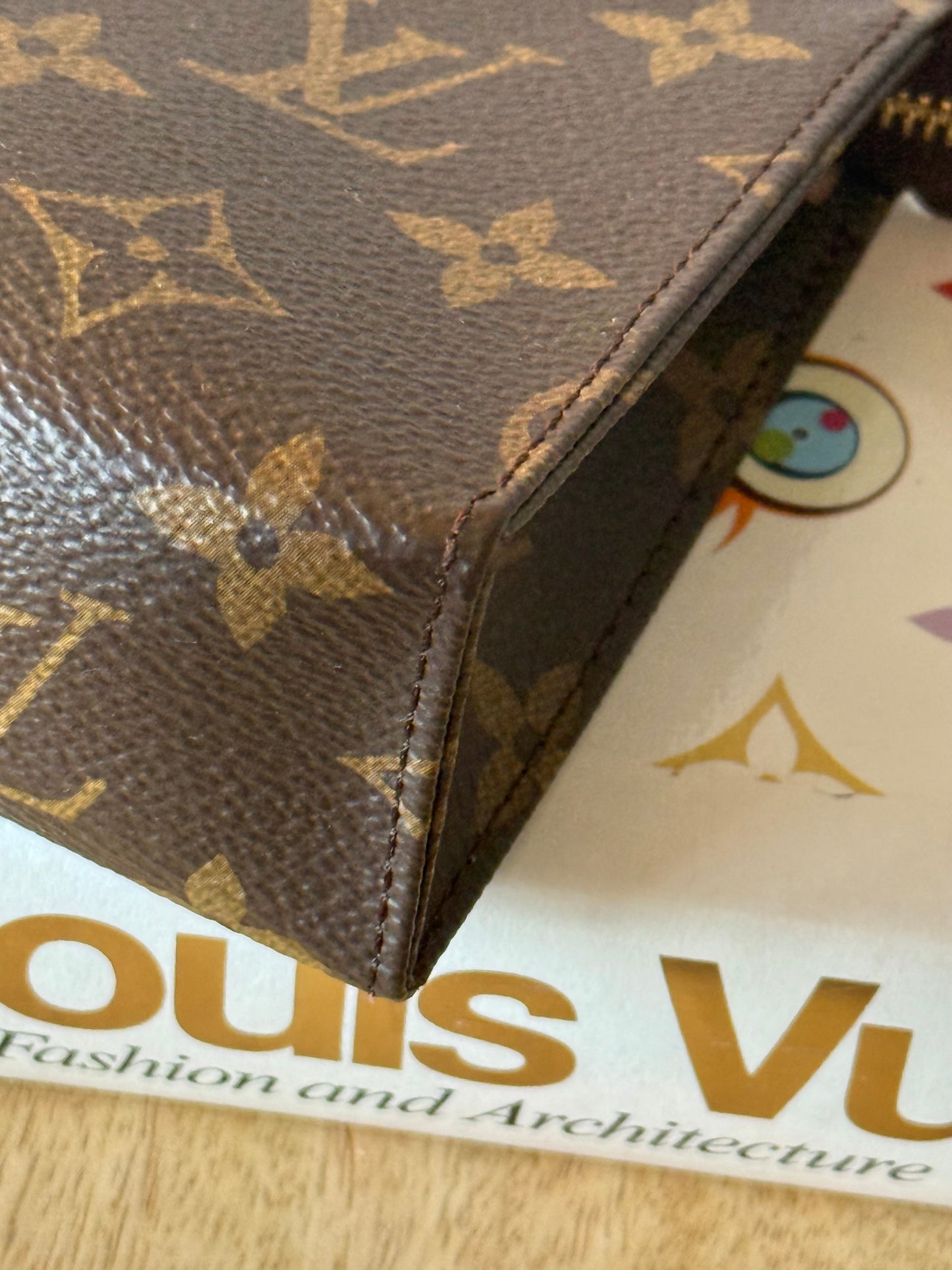 LV Toiletry 15