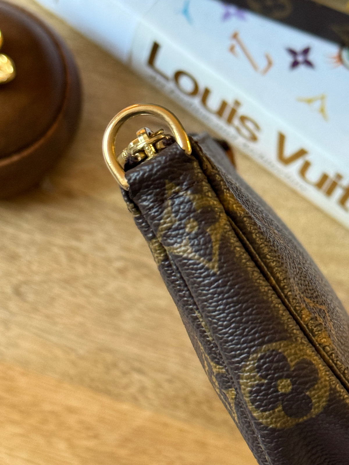 LV Bucket Pochette Monogram