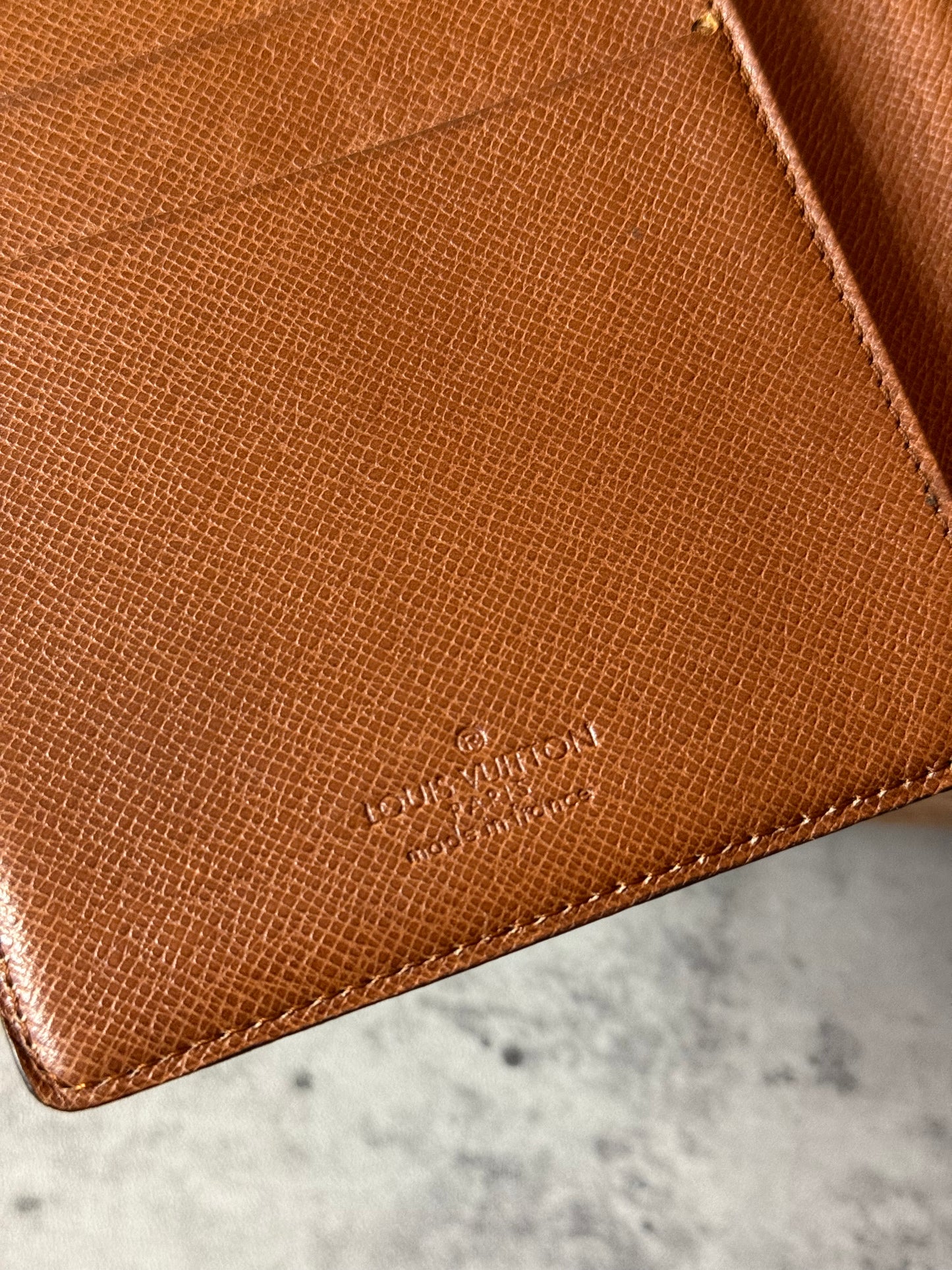 LV checkbook/Planner