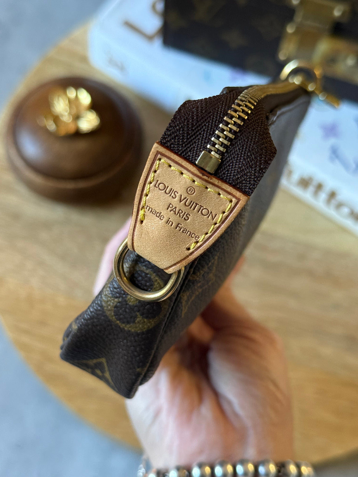 LV Bucket Pochette Monogram