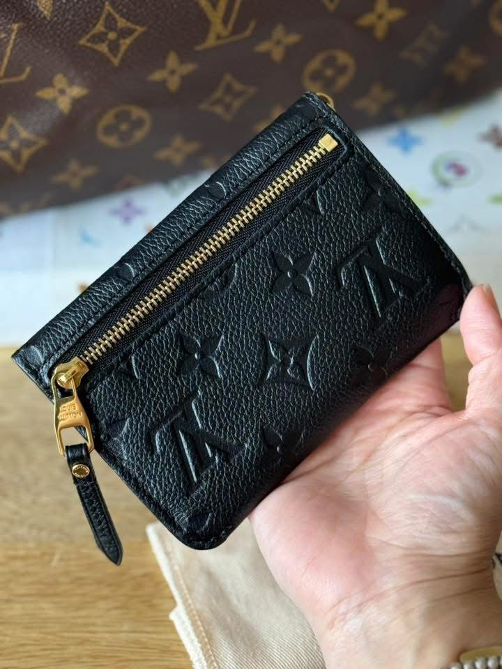LV Key Pouch Empreinte in Noir