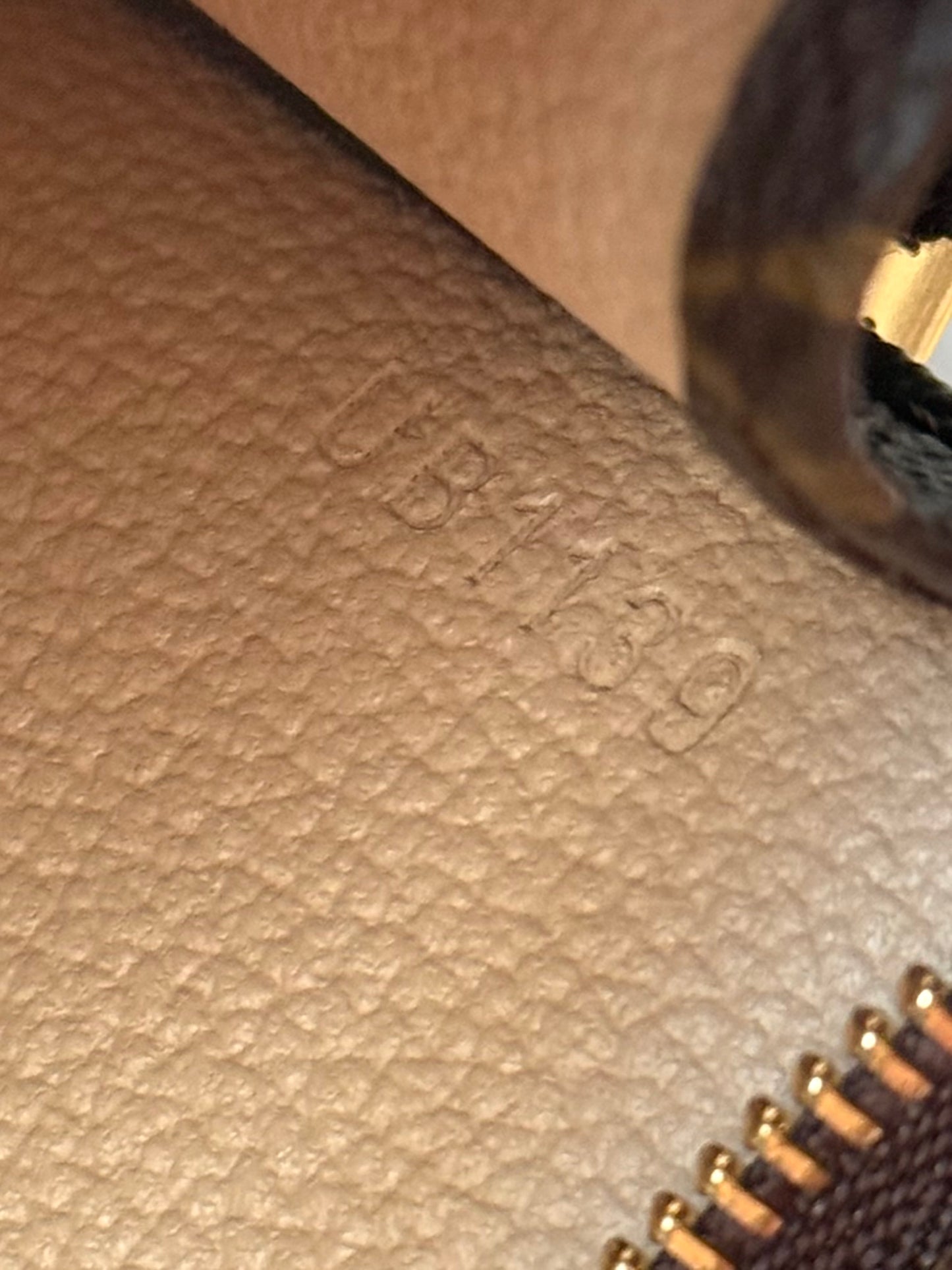LV Toiletry 15