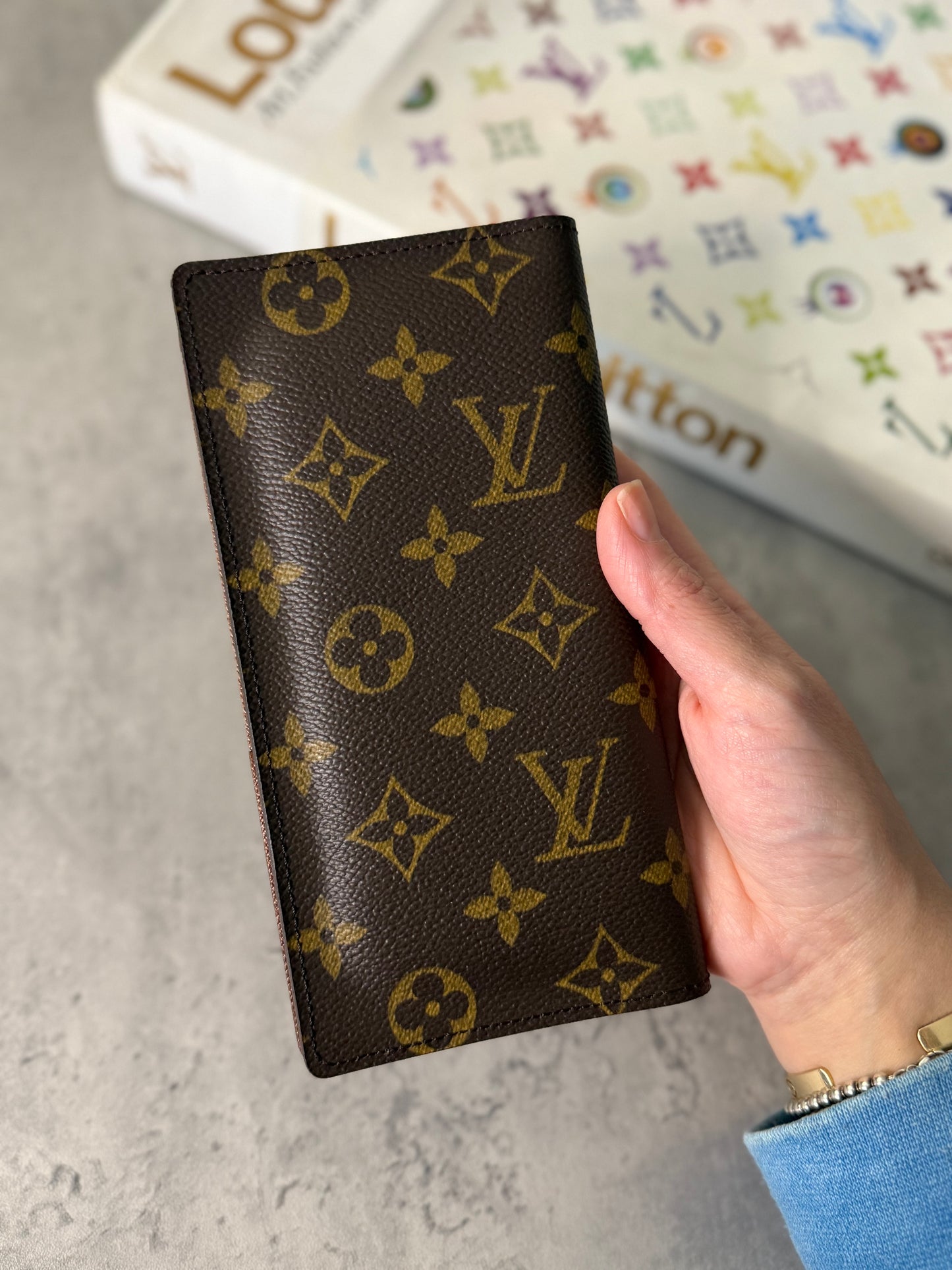 LV CHECKBOOK/WALLET