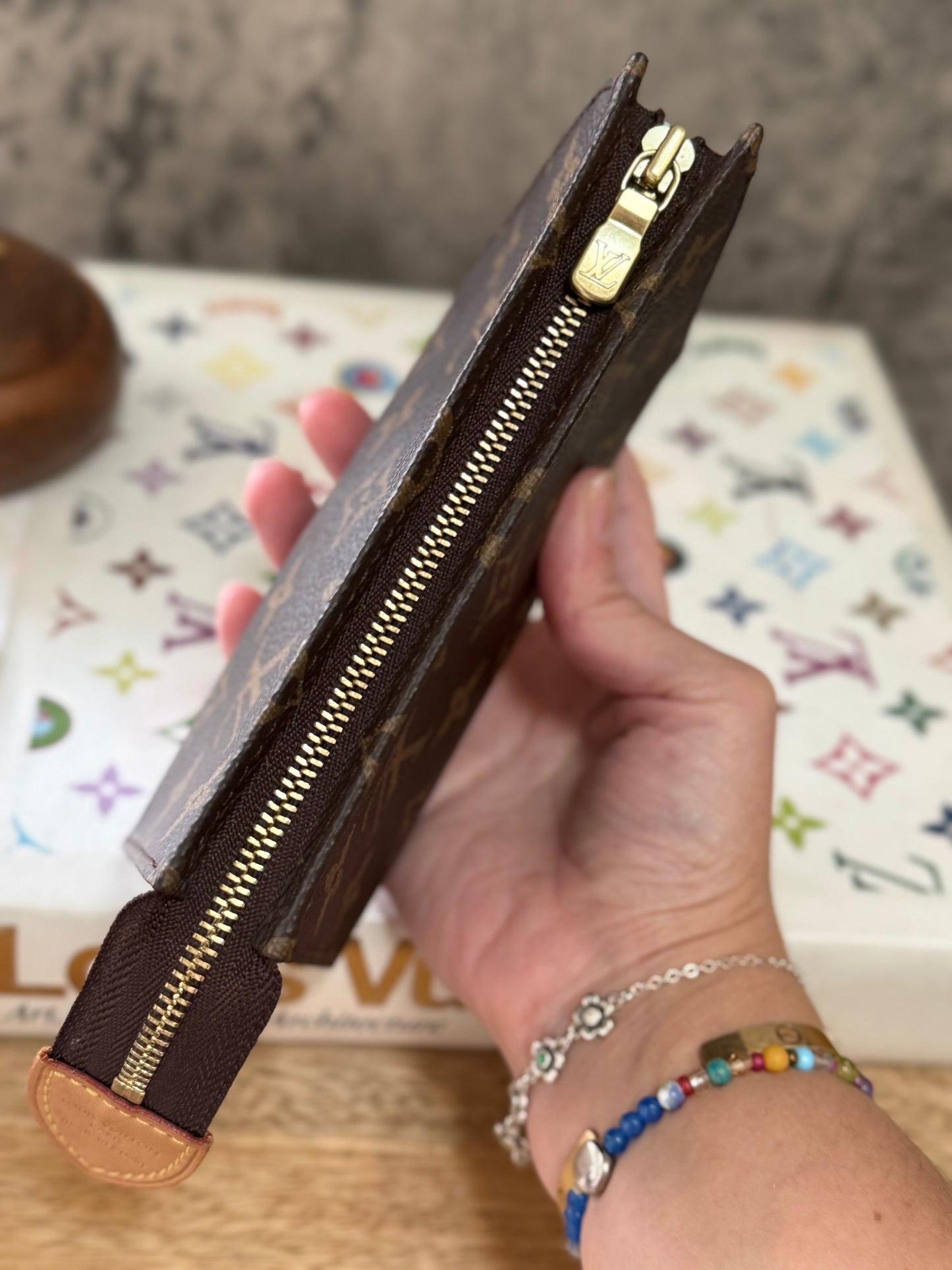 LV Toiletry 15