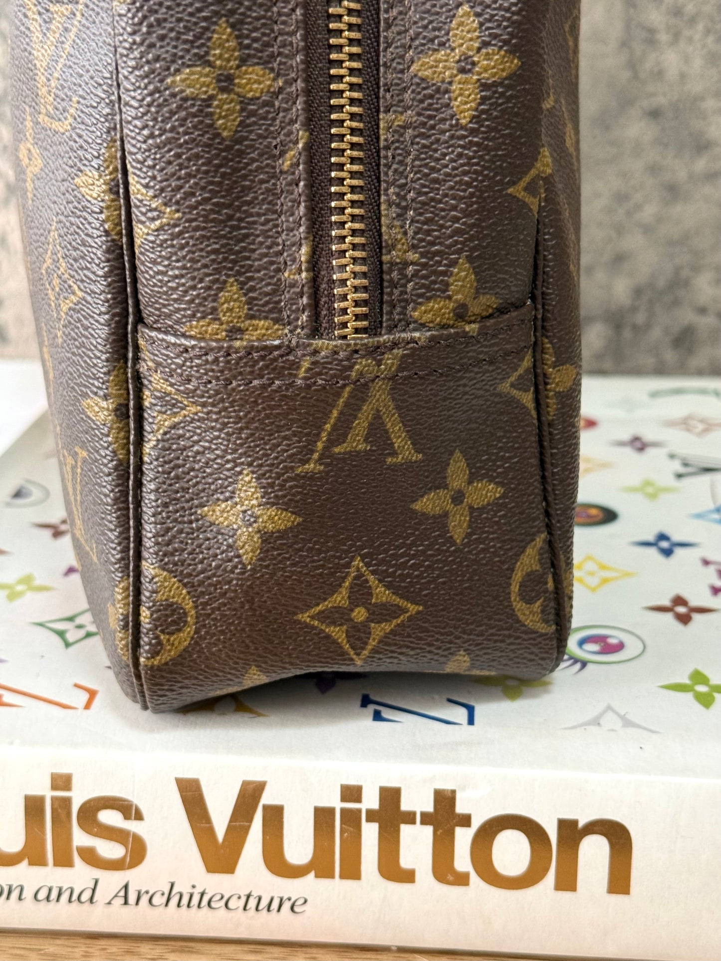 LV Trousse 28