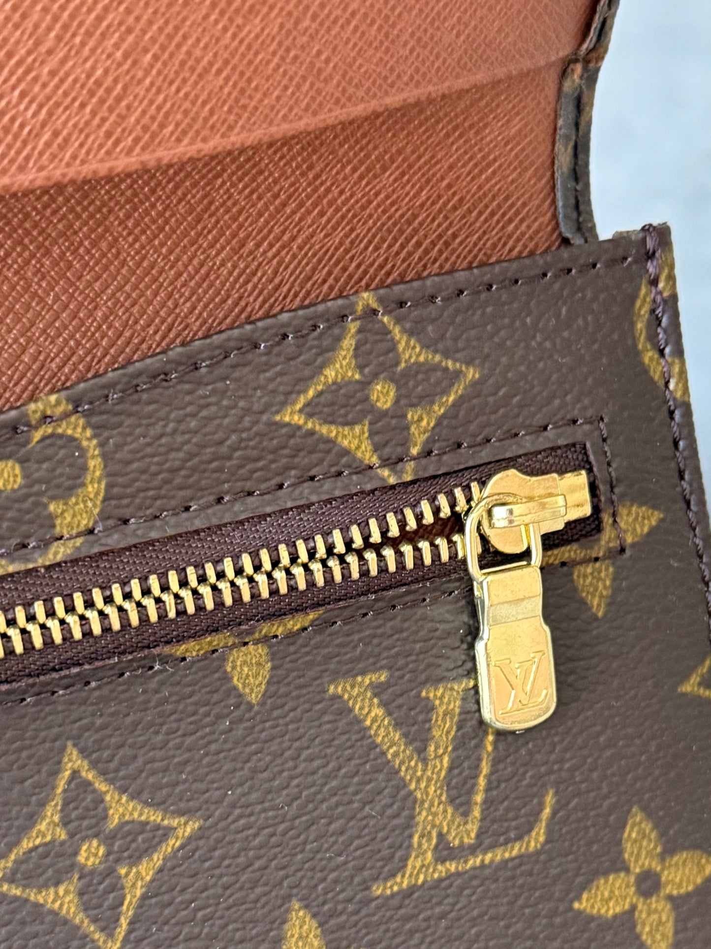 LV Rabat 23 Clutch