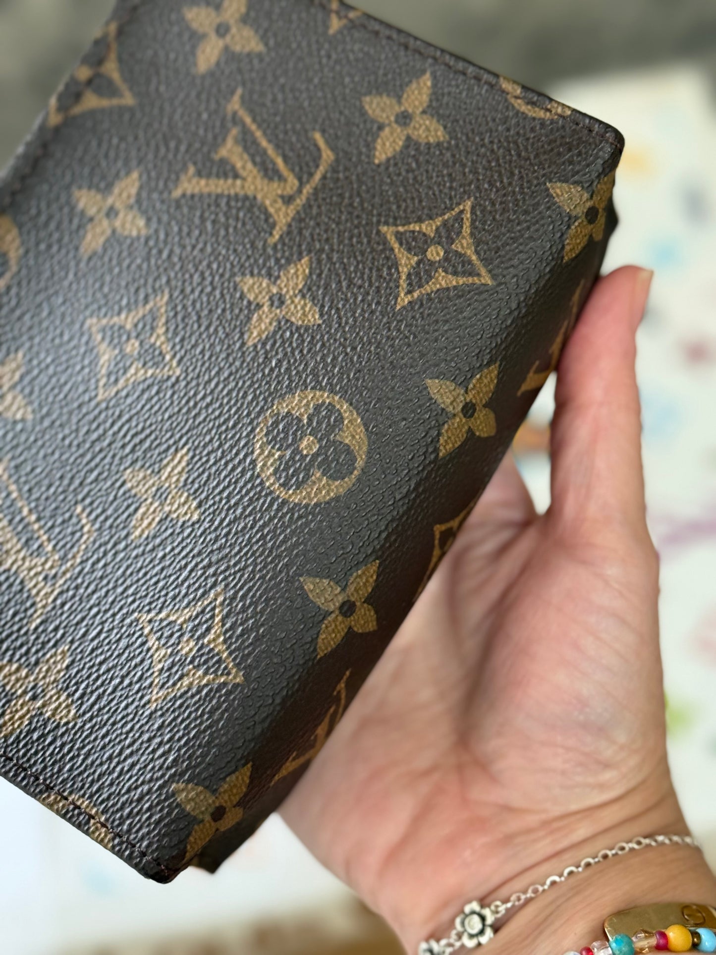 LV Toiletry 15