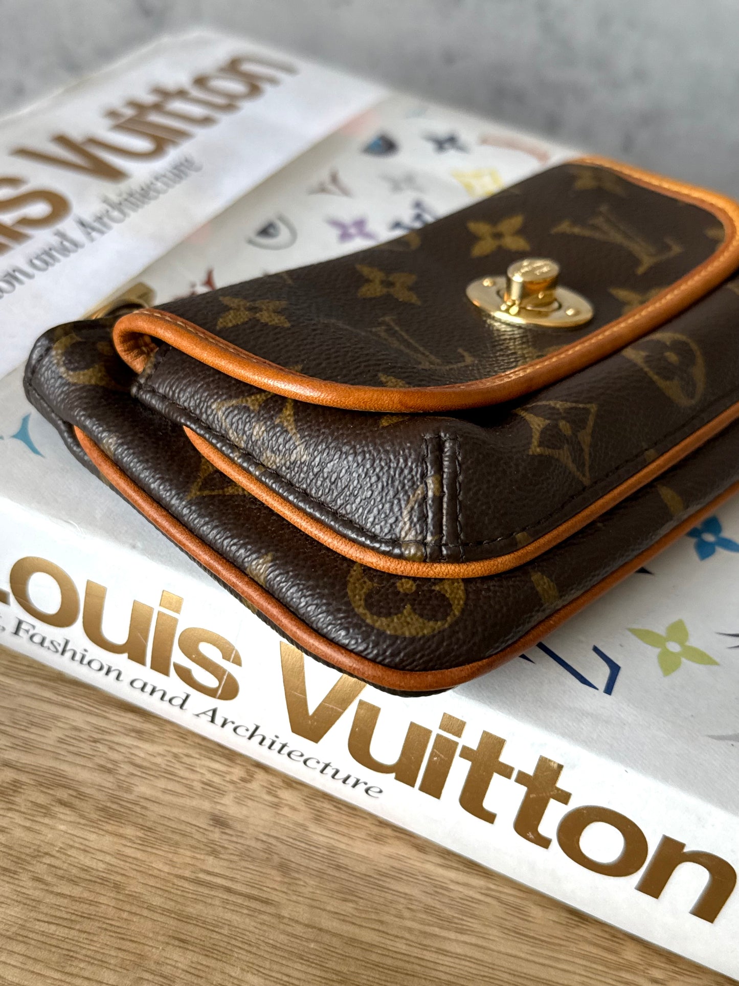 LV Tikal Pochette