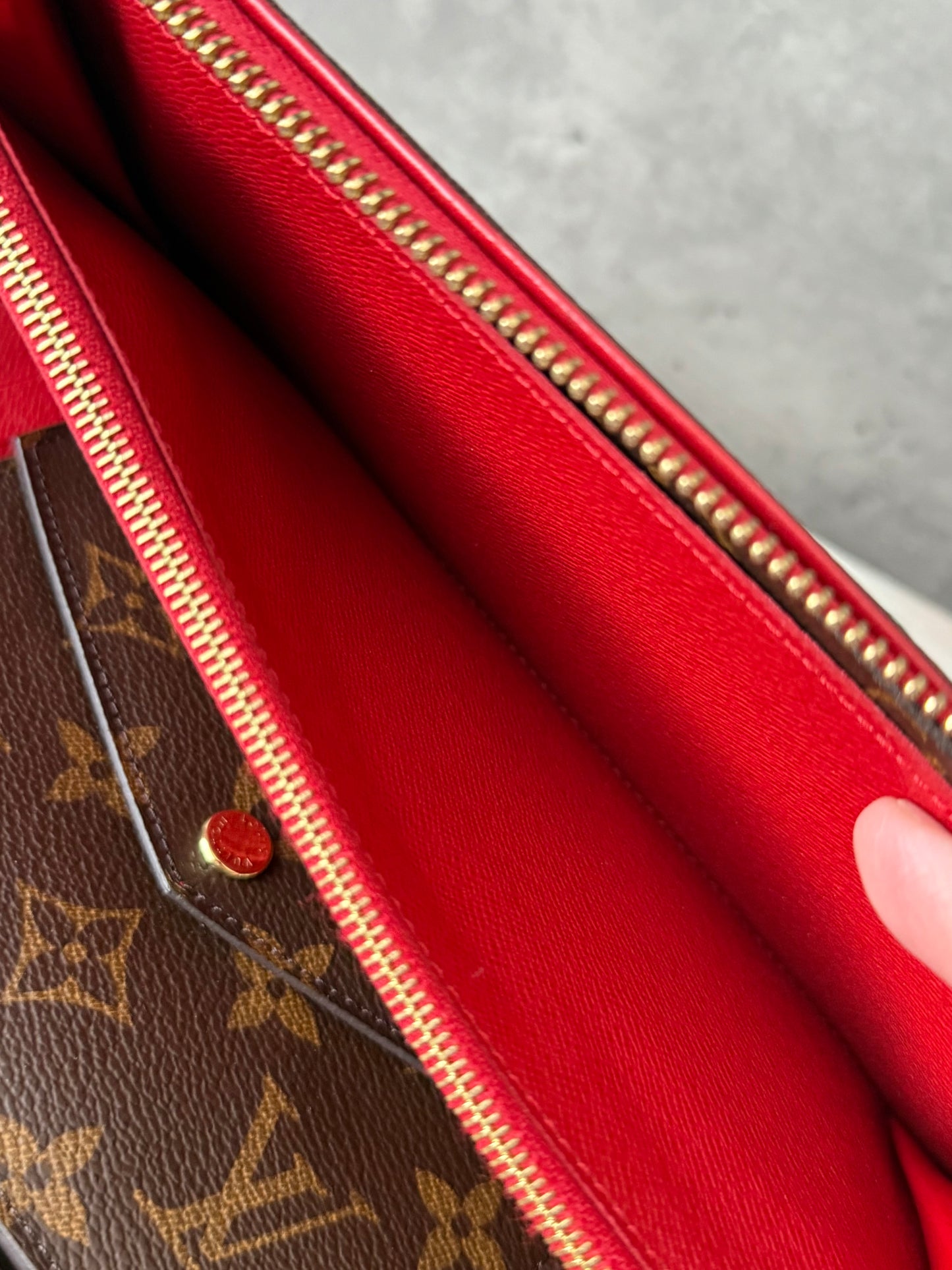 LV Cerise Daily organizer