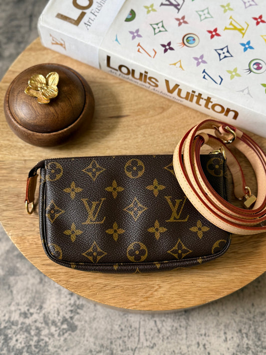 LV Bucket Pochette