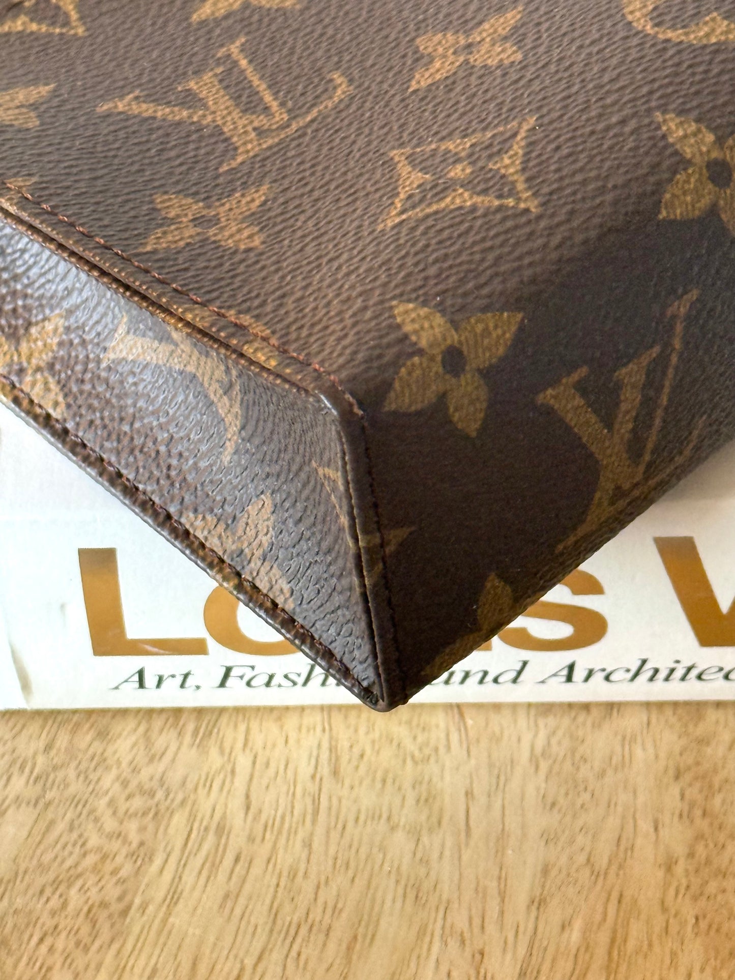 LV Toiletry 15