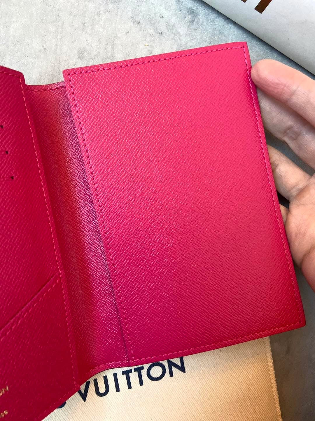 LV Hollywood Passport Holder