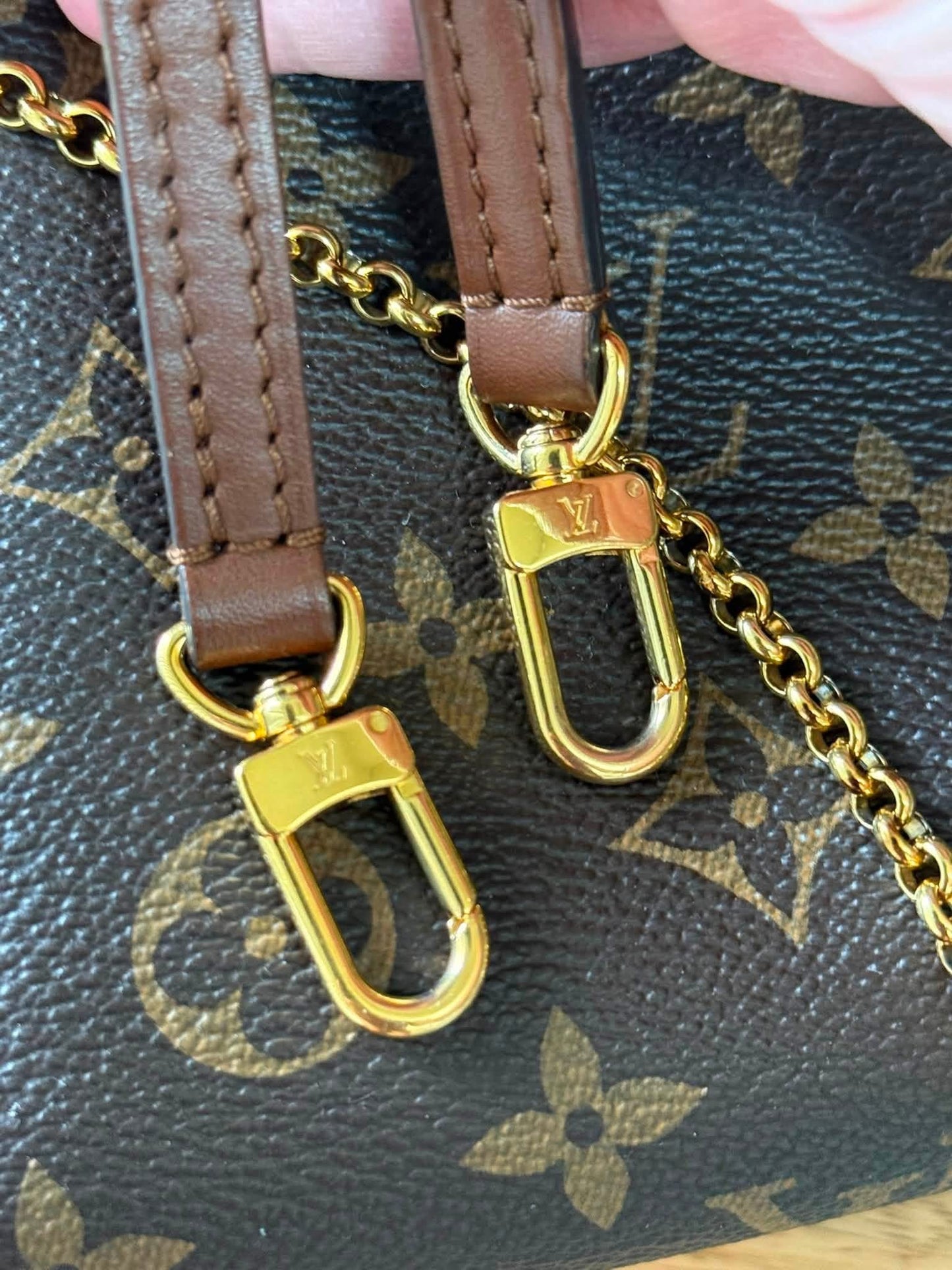 LV Pallas Noir Clutch