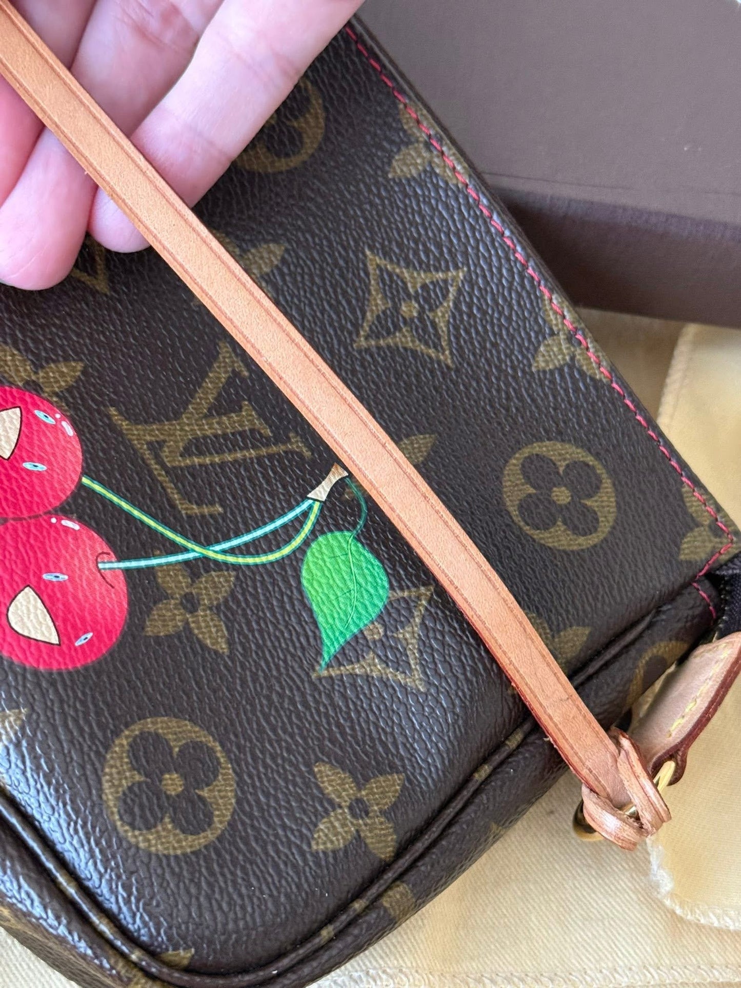 LV Pochette Accesoires Cerise