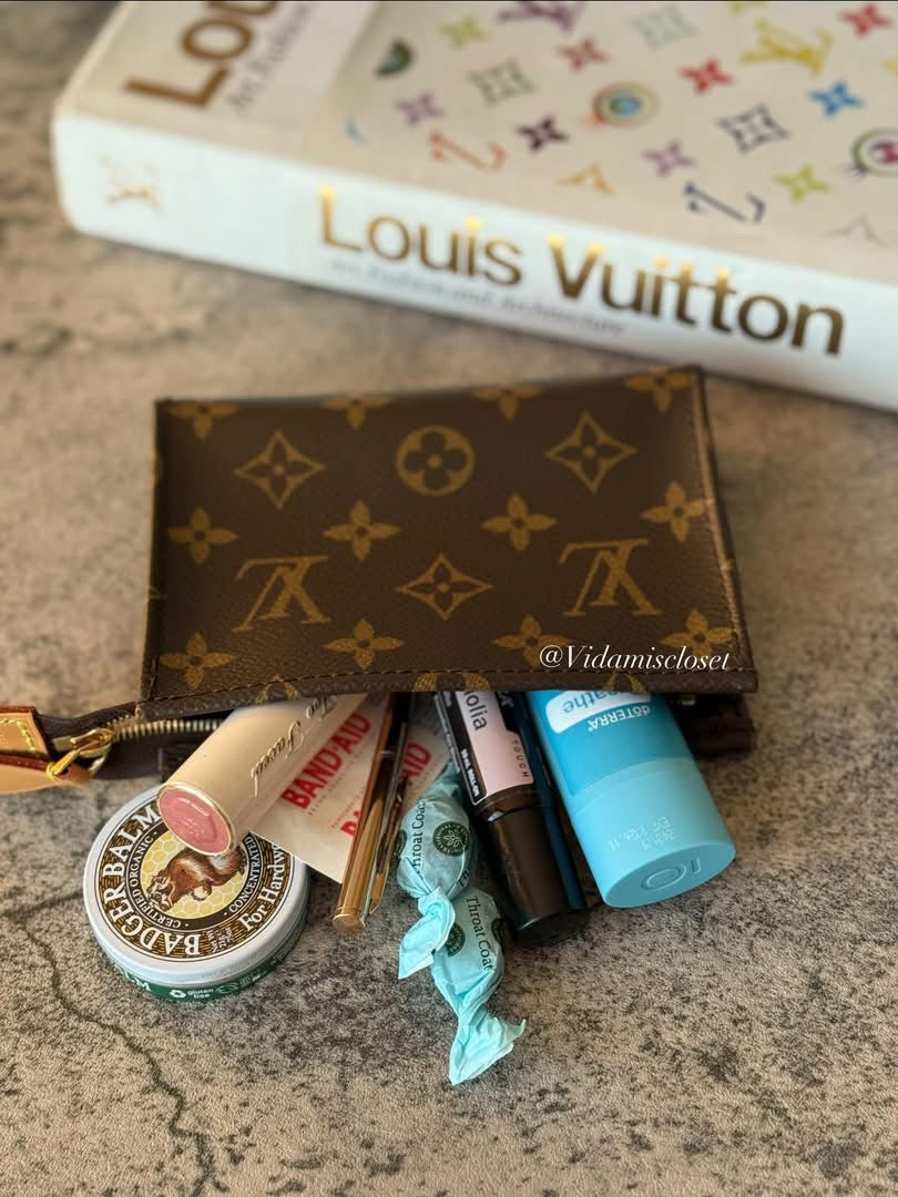 LV Toiletry 15