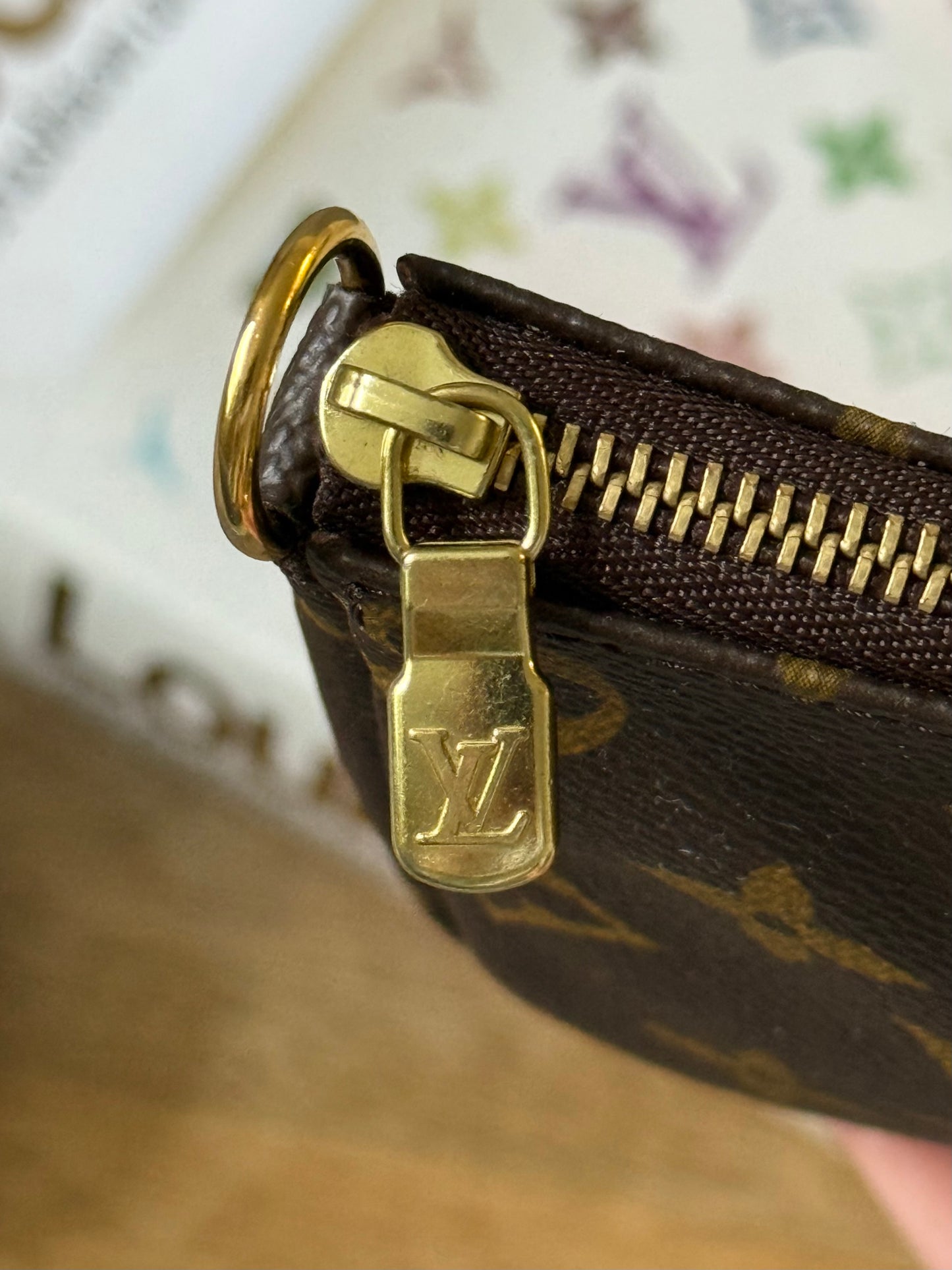 LV Bucket Pochette