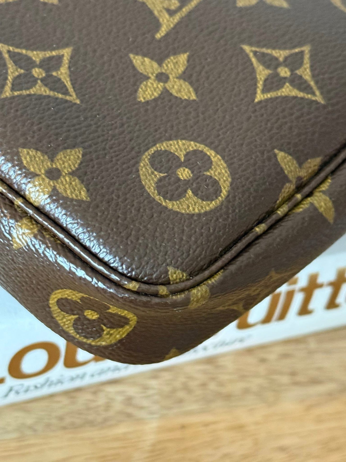LV Pochette Accesoires Cerise
