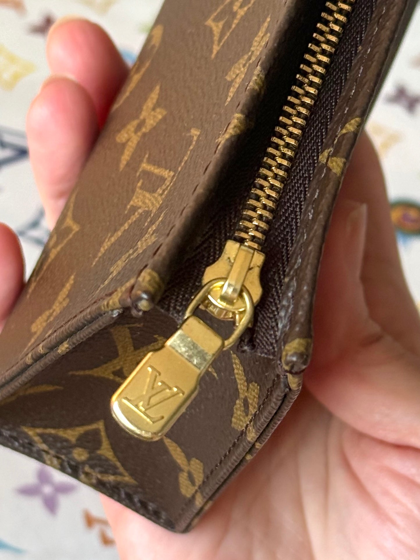 LV Toiletry 15